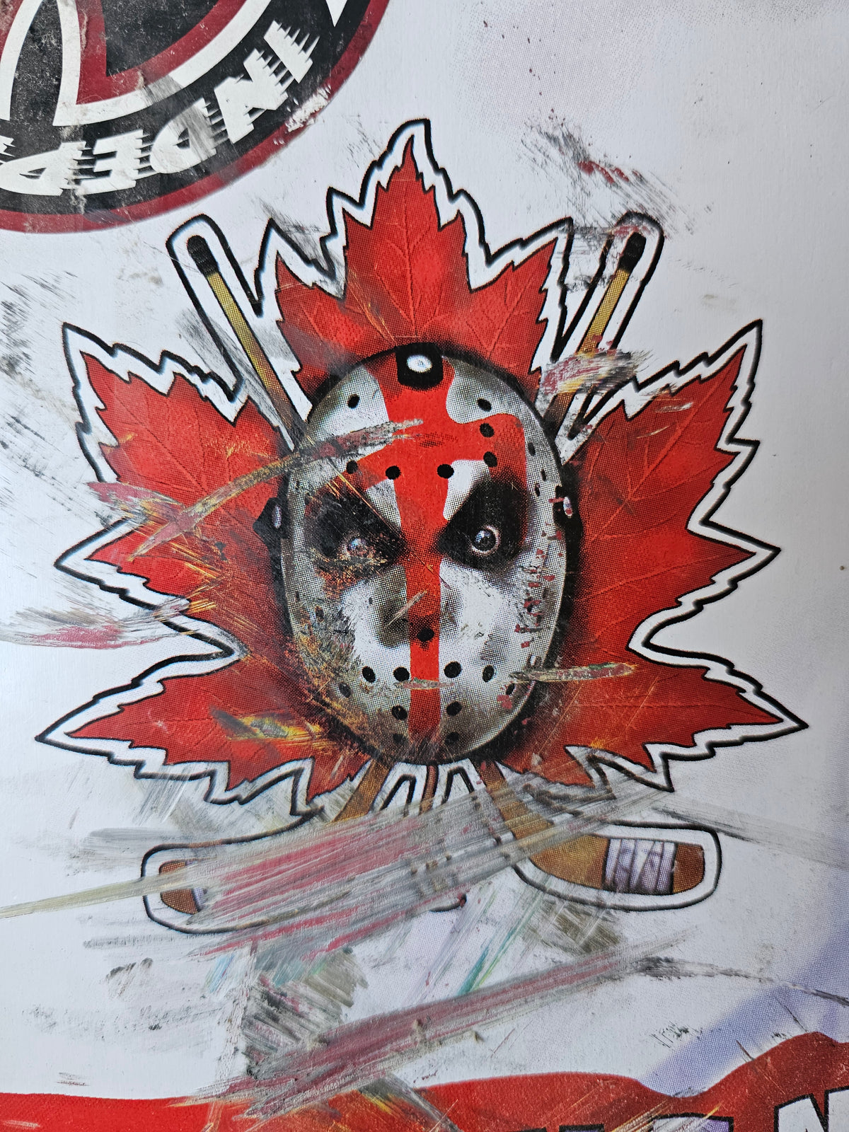 Close-up of Itkonen lettering, scratched hockey graphic and Independent sticker