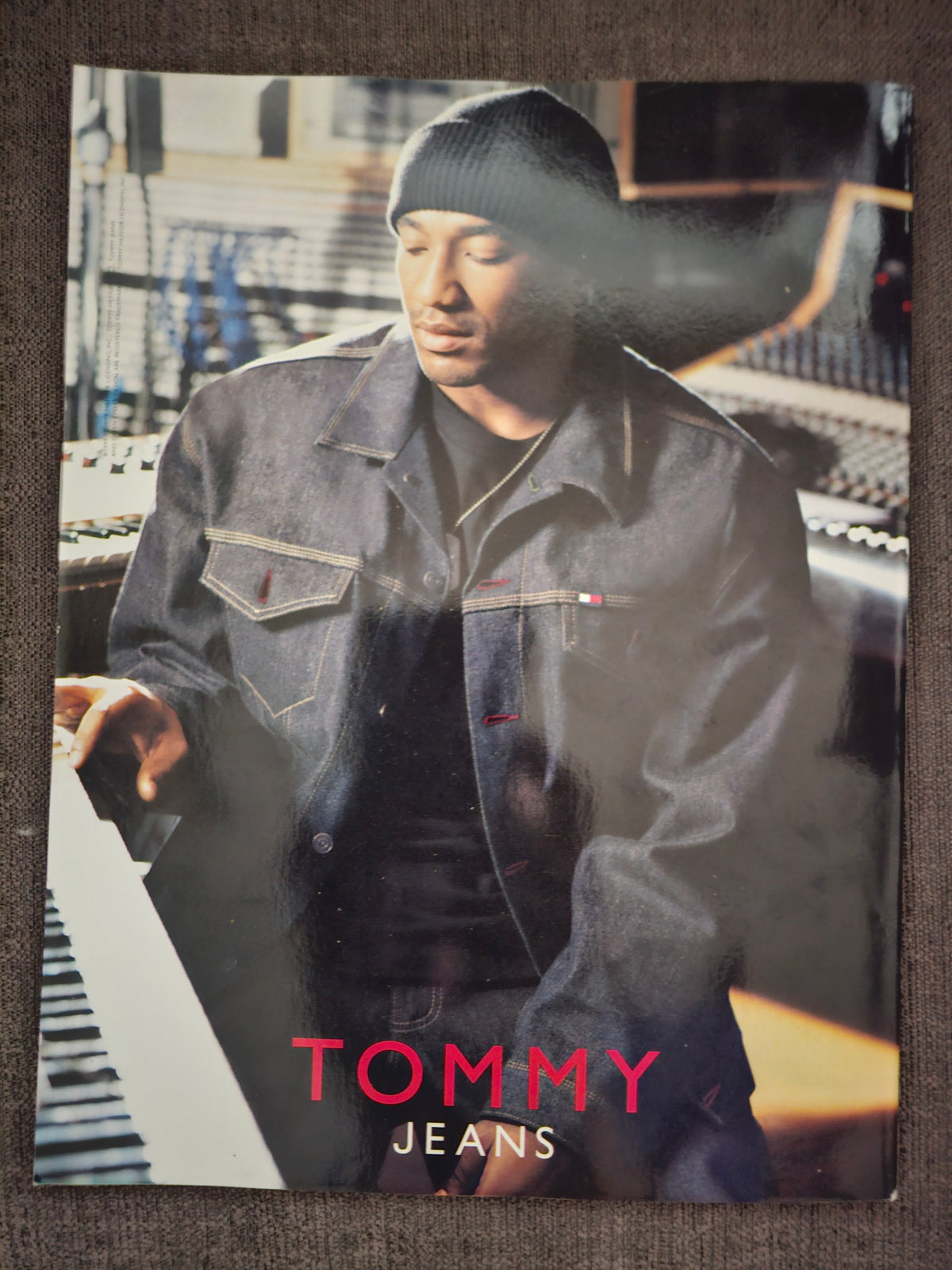 Tommy Jeans recording-studio advertisement on back cover